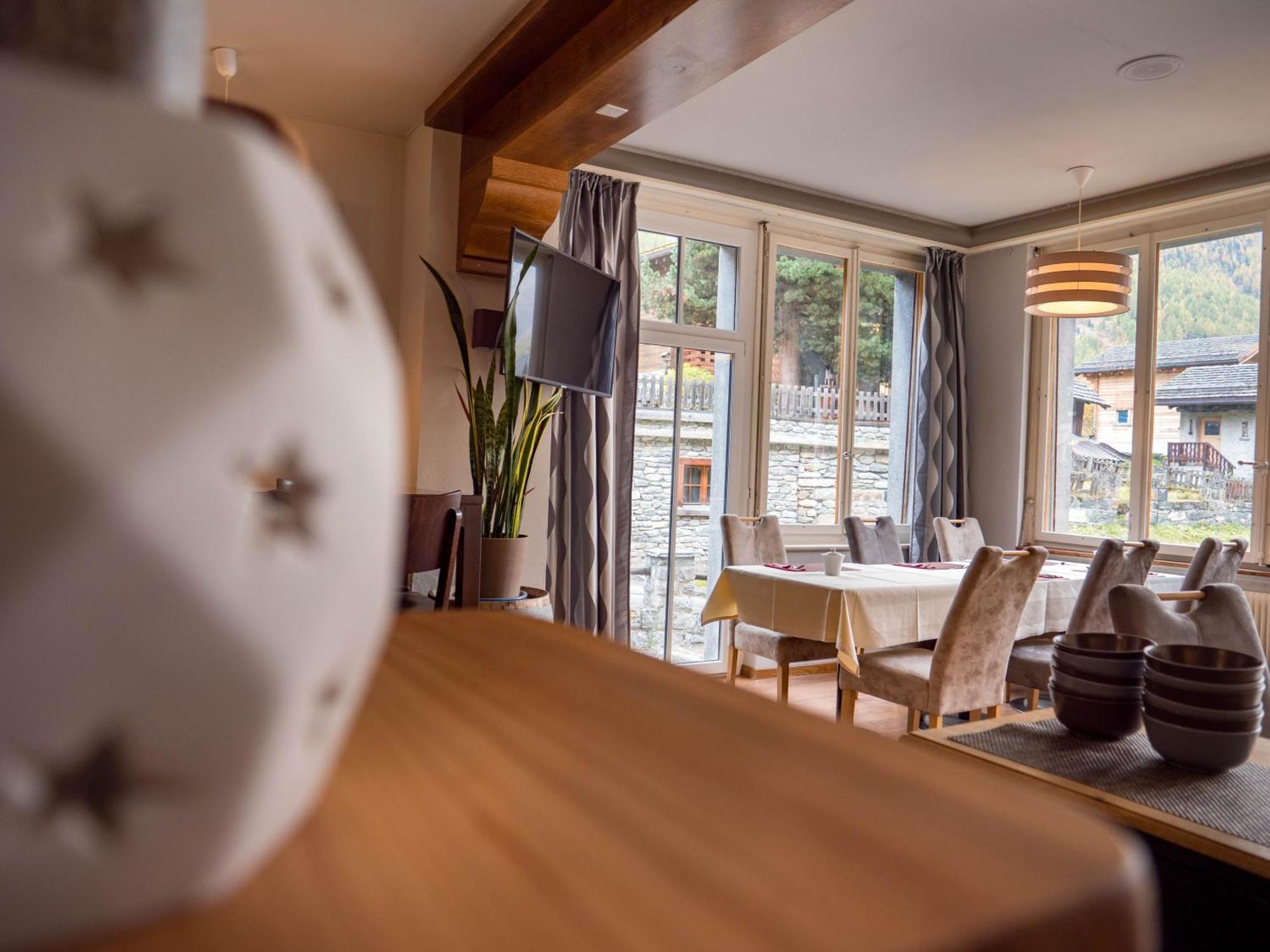 Hotel Le Besso - Swiss Romantic Lodge Зинал Екстериор снимка